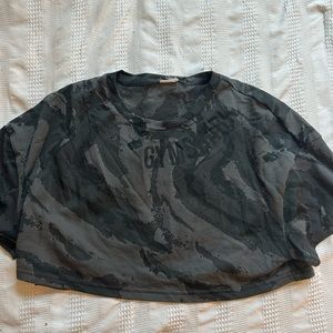 gymshark camo black and grey cropped athletic shirt, size medium